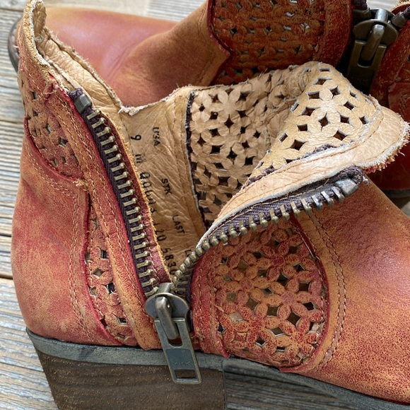 Circle G Coral Red Cutout Shortie Boots. Size 9. - Picture 8 of 9